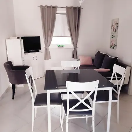 Laura * Vodice